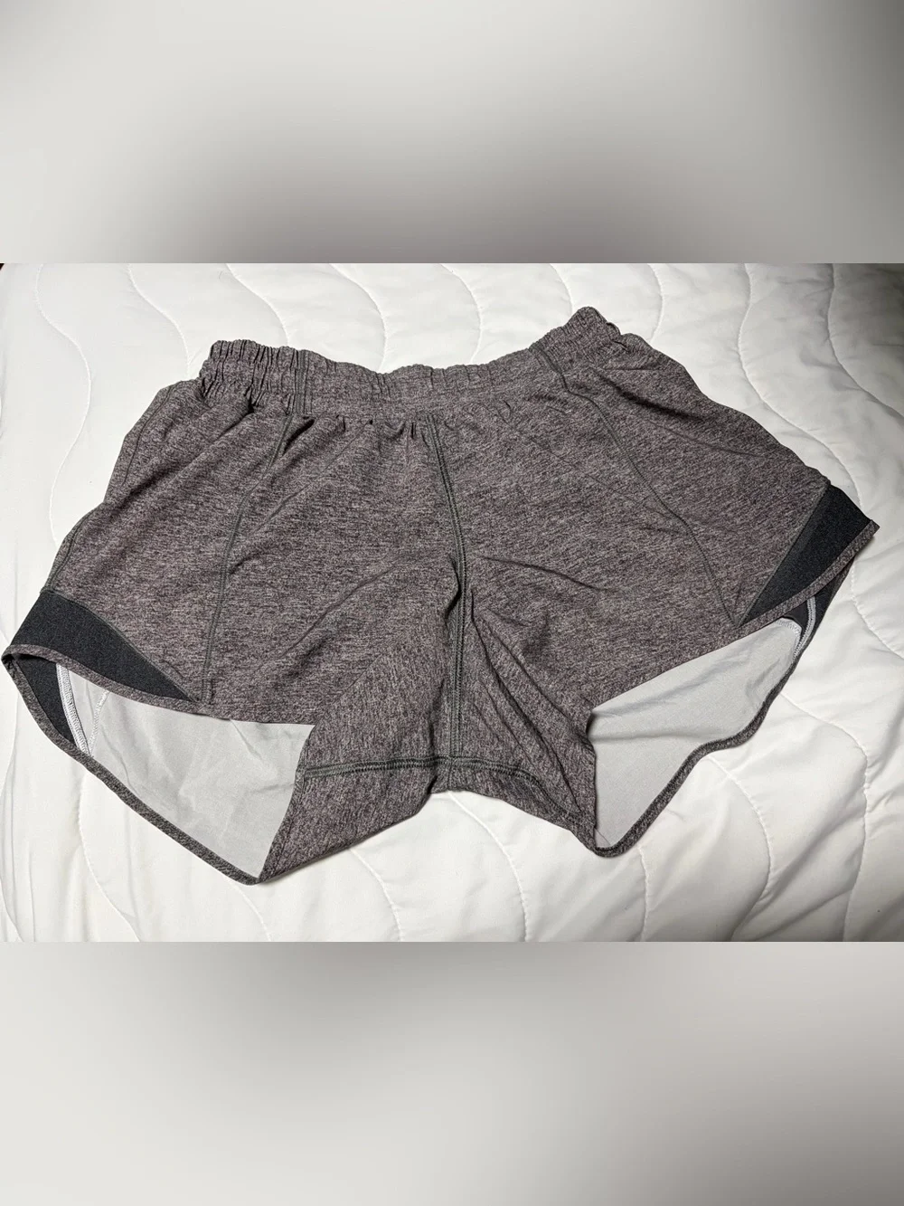 Lululemon Hotty Hot Low Rise Short 4” Womens Size 8 Gray Running Lined